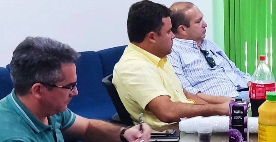 Reunião que debateu queda do preço da cana aconteceu nesta segunda, em Recife.