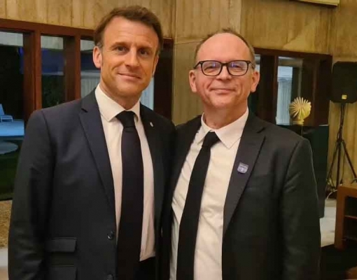 Emmanuel Macron e Olivier Goulay, co-fundador e vice-presidente internacional da agtech Elicit Plant — Foto: Divulgação