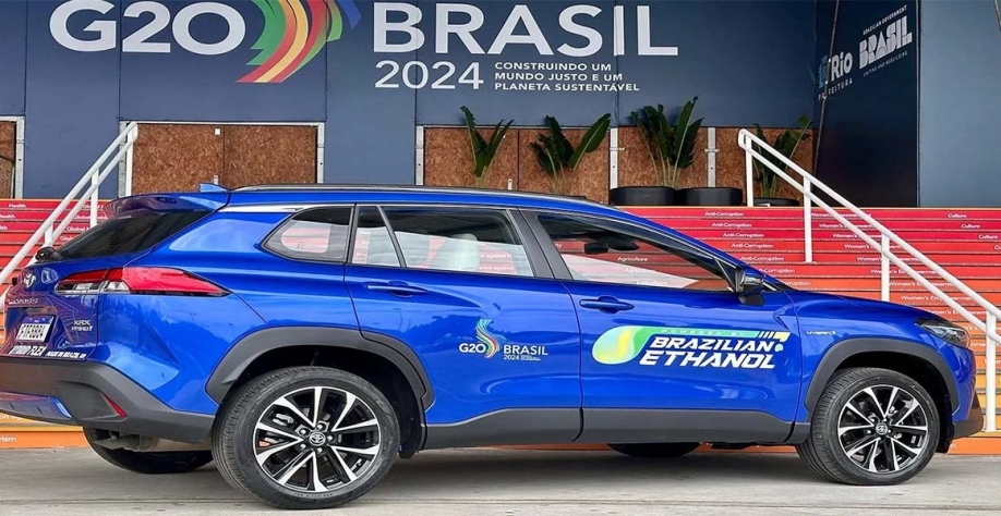 Carros movidos a etanol transportam delegações que participam de reuniões de chanceleres do G20 no Rio (Foto: Divulgação MRE)