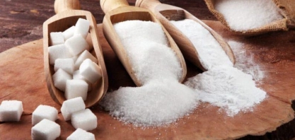 Açúcar aprofunda perdas em NY com real fraco e amplas ofertas